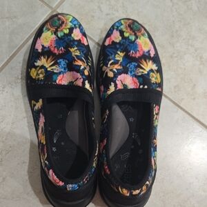 Bzees Kids Sneakers - Black with Multicolor Floral